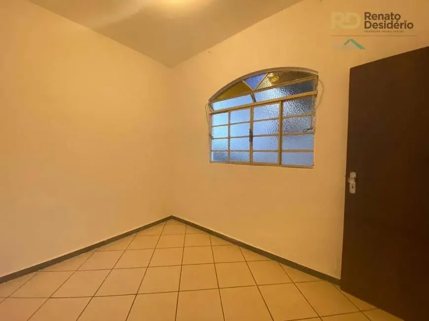 Foto 2 de Casa com 2 Quartos para alugar, 130m² em Saudade, Belo Horizonte