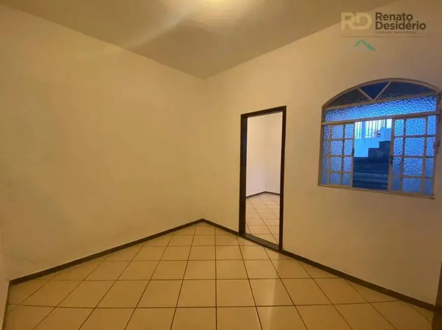 Foto 4 de Casa com 2 Quartos para alugar, 130m² em Saudade, Belo Horizonte