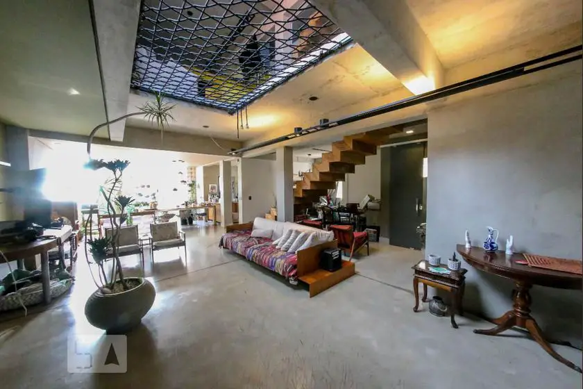 Foto 1 de Casa com 3 Quartos para alugar, 360m² em Barroca, Belo Horizonte