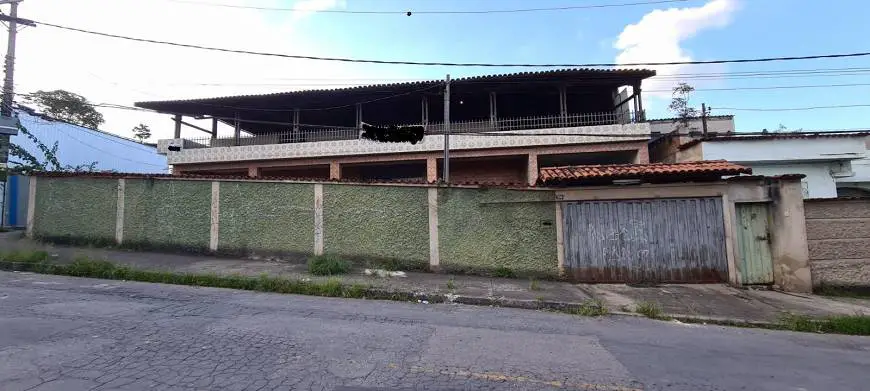 Foto 1 de Casa com 3 Quartos à venda, 318m² em Califórnia, Belo Horizonte