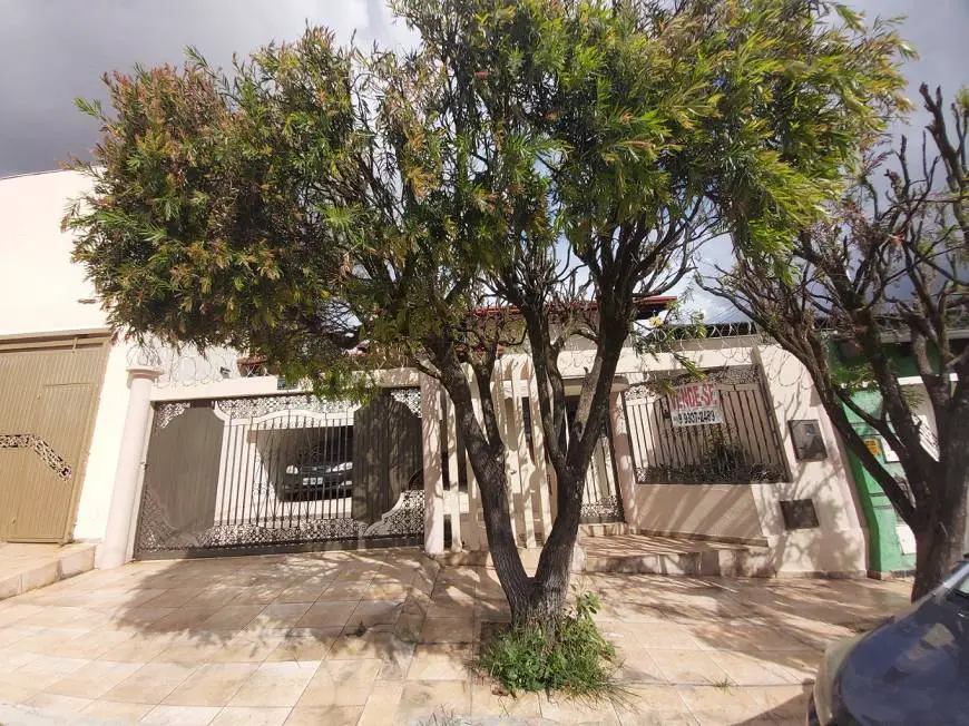 Foto 1 de Casa com 3 Quartos à venda, 176m² em Centro, Anápolis