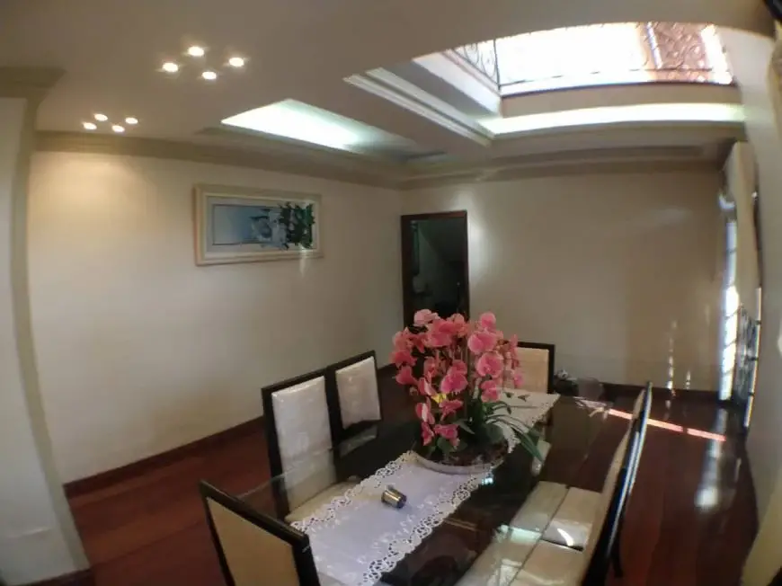Foto 5 de Casa com 3 Quartos para alugar, 199m² em Diamante, Belo Horizonte