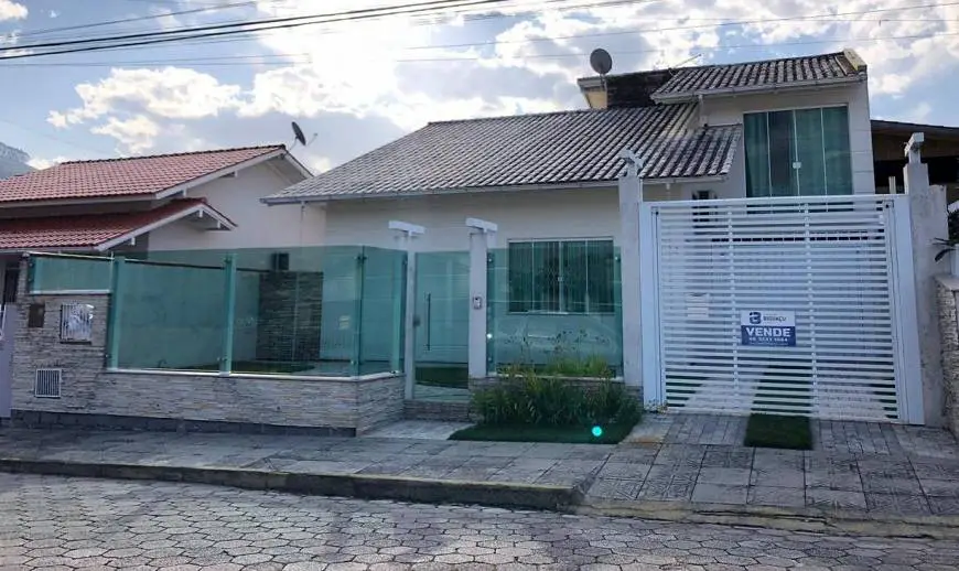 Foto 1 de Casa com 3 Quartos à venda, 200m² em Fundos, Biguaçu