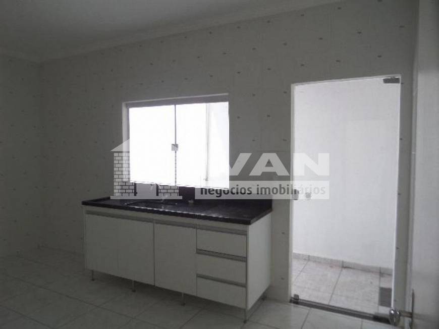 Foto 4 de Casa com 3 Quartos para alugar, 200m² em Granada, Uberlândia