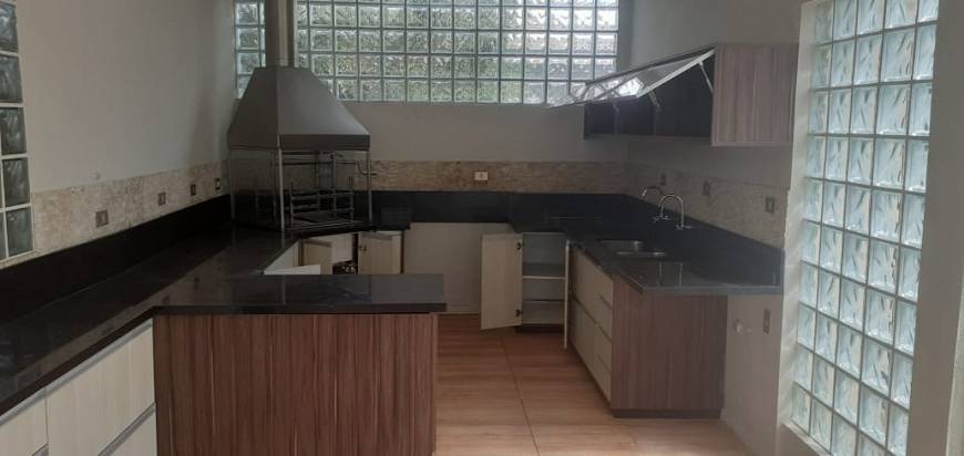 Foto 1 de Casa com 3 Quartos para alugar, 140m² em Jardim Ester Yolanda, São Paulo