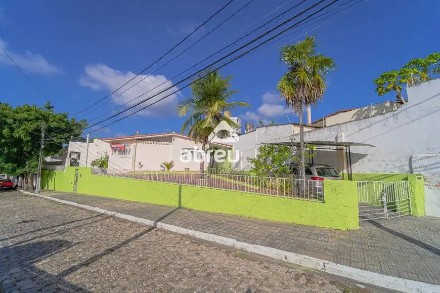 Foto 2 de Casa com 3 Quartos à venda, 199m² em Lagoa Seca, Natal