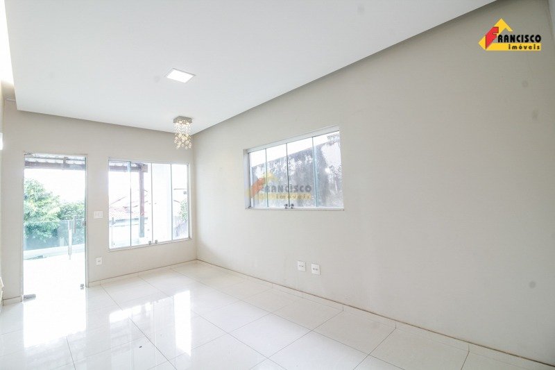 Foto 1 de Casa com 3 Quartos para alugar, 221m² em Manoel Valinhas, Divinópolis