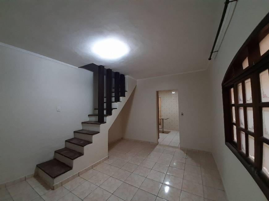 Foto 1 de Casa com 3 Quartos para alugar, 212m² em Parque Sevilha, São Paulo