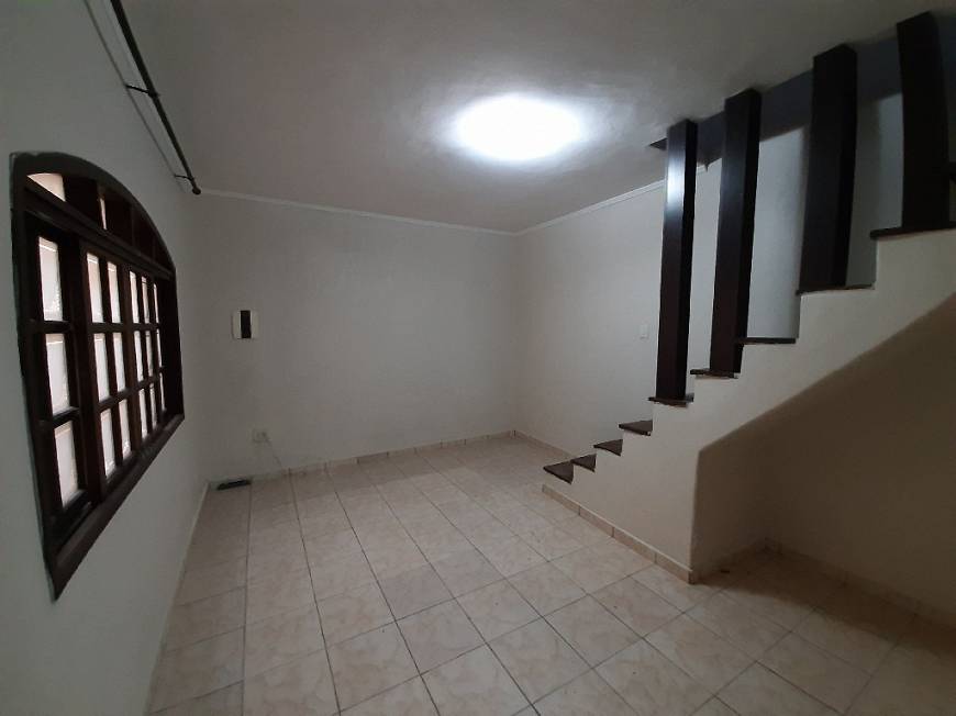 Foto 2 de Casa com 3 Quartos para alugar, 212m² em Parque Sevilha, São Paulo