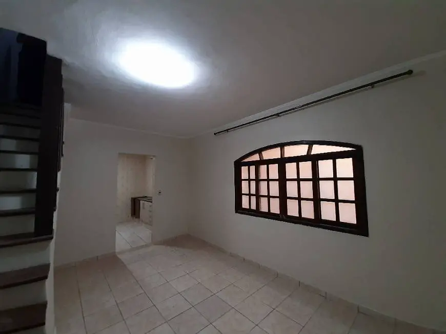 Foto 3 de Casa com 3 Quartos para alugar, 212m² em Parque Sevilha, São Paulo