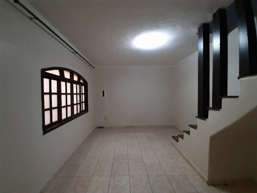 Foto 4 de Casa com 3 Quartos para alugar, 212m² em Parque Sevilha, São Paulo