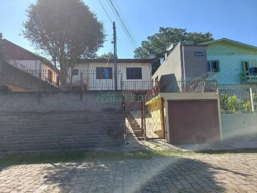 Foto 1 de Casa com 3 Quartos para alugar, 60m² em Rio Branco, Caxias do Sul