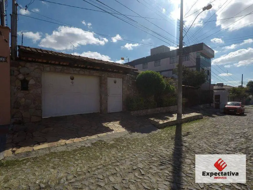 Foto 1 de Casa com 3 Quartos para alugar, 255m² em Santa Amélia, Belo Horizonte