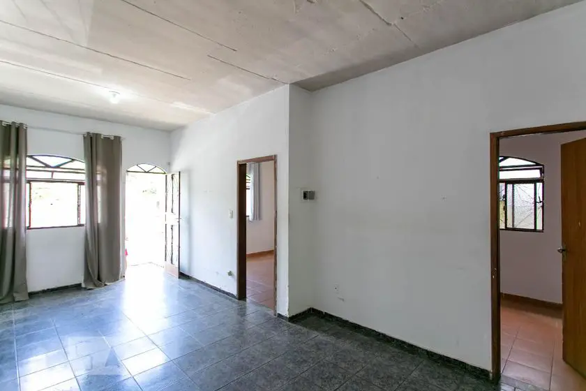 Foto 1 de Casa com 3 Quartos para alugar, 150m² em Santa Terezinha, Belo Horizonte