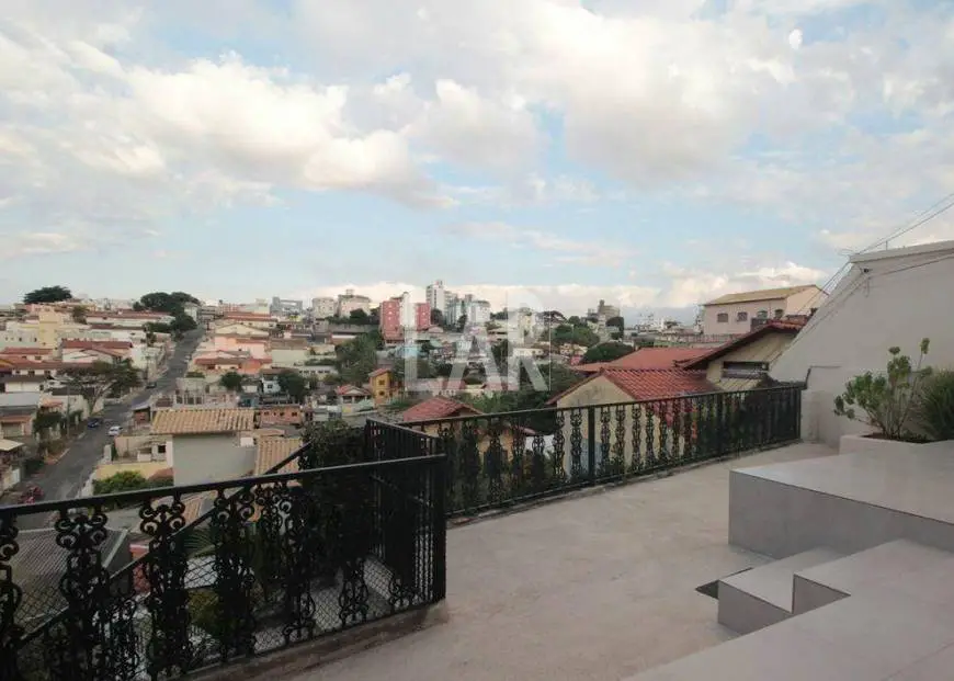 Foto 1 de Casa com 4 Quartos à venda, 132m² em Alto dos Caiçaras, Belo Horizonte