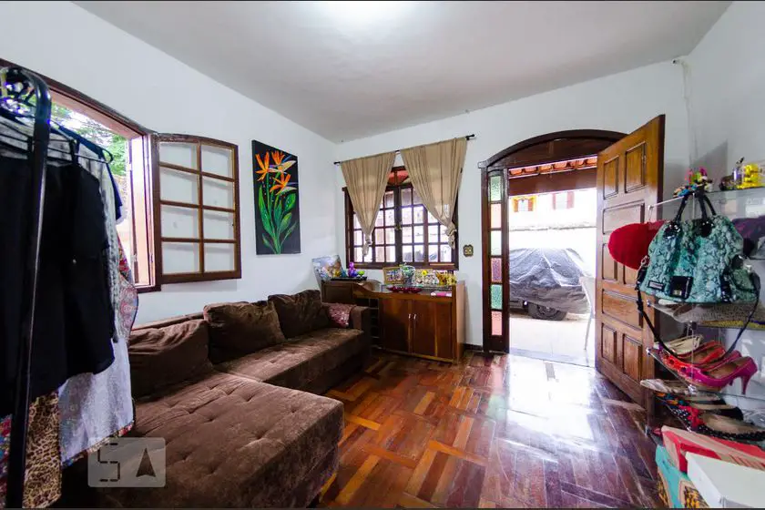 Foto 1 de Casa com 4 Quartos para alugar, 300m² em Betânia, Belo Horizonte