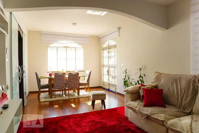 Foto 1 de Casa com 4 Quartos para alugar, 280m² em Campo Grande, Rio de Janeiro