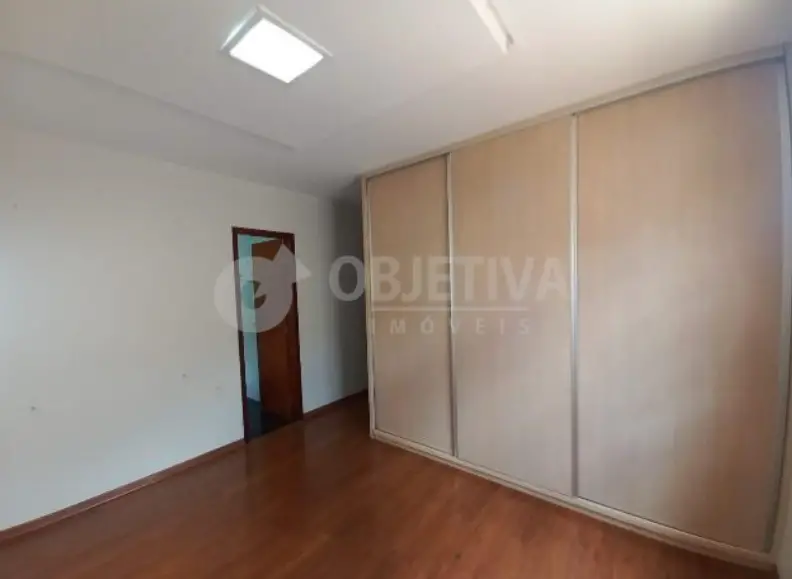 Foto 1 de Casa com 4 Quartos para alugar, 200m² em Chácaras Tubalina E Quartel, Uberlândia