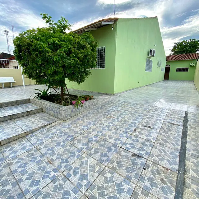 Foto 2 de Casa com 4 Quartos à venda, 150m² em Dom Pedro I, Manaus