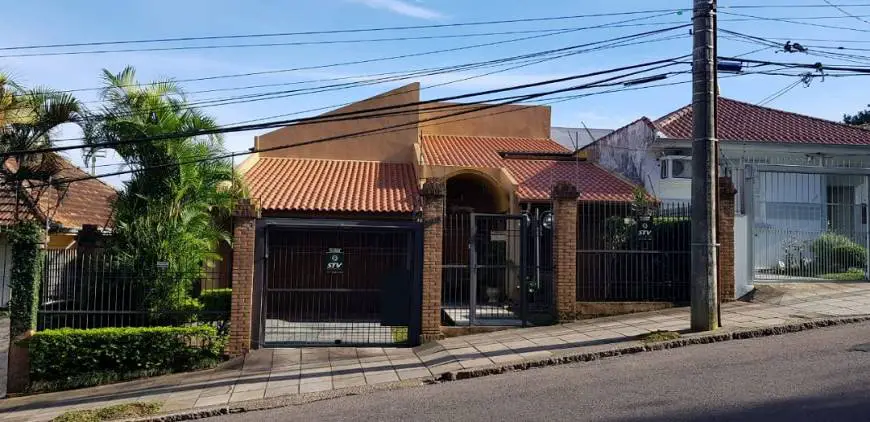 Foto 1 de Casa com 4 Quartos à venda, 278m² em Medianeira, Porto Alegre