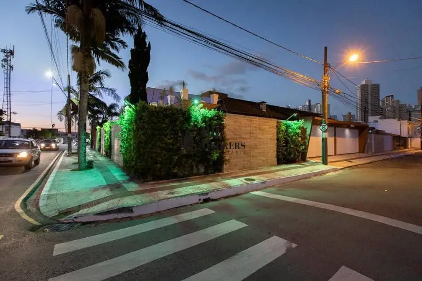 Foto 3 de Casa com 5 Quartos para alugar, 300m² em Centro, Balneário Camboriú