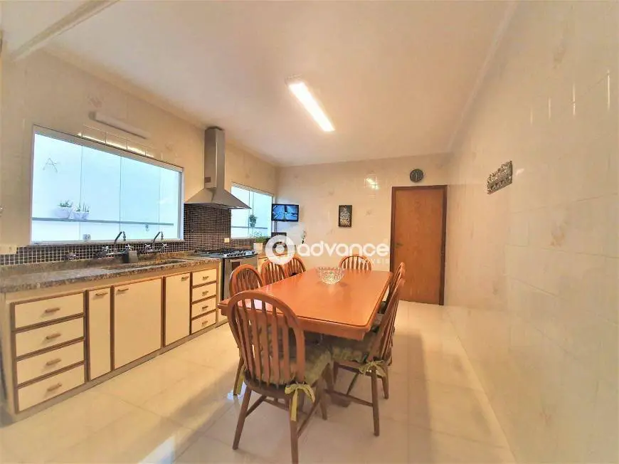 Foto 1 de Casa com 5 Quartos à venda, 250m² em Pestana, Osasco