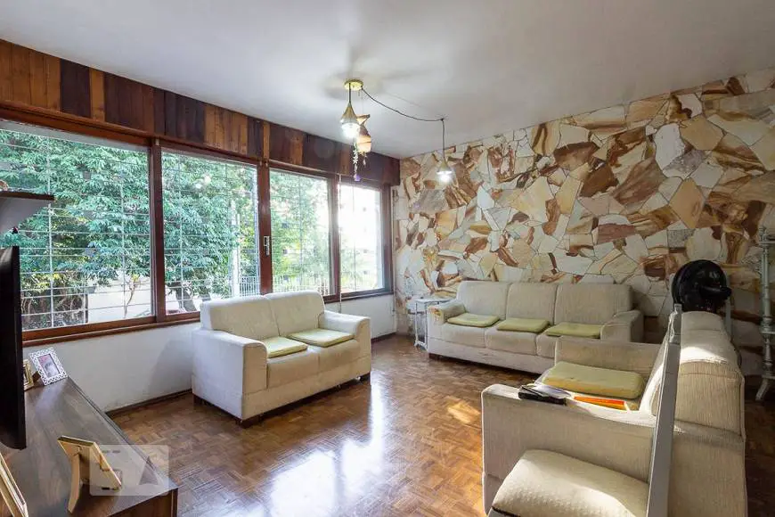 Foto 1 de Casa com 7 Quartos para alugar, 350m² em Chácara das Pedras, Porto Alegre