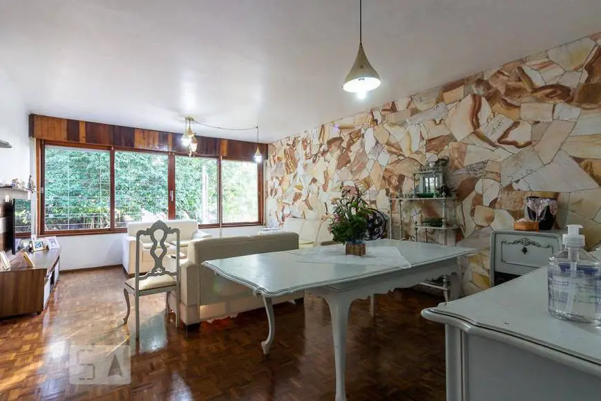 Foto 4 de Casa com 7 Quartos para alugar, 350m² em Chácara das Pedras, Porto Alegre