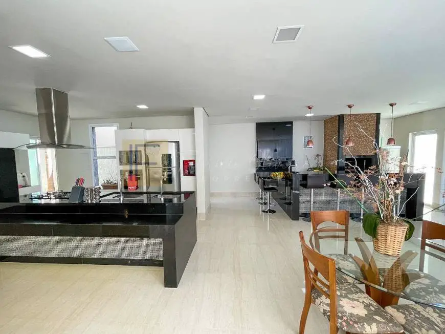 Foto 1 de Casa de Condomínio com 3 Quartos à venda, 361m² em Buritis, Uberlândia