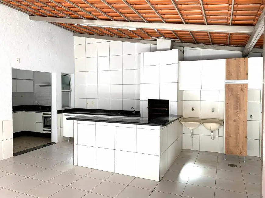 Foto 2 de Casa de Condomínio com 3 Quartos à venda, 140m² em Setor Negrão de Lima, Goiânia