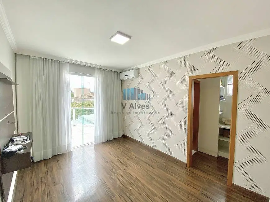Foto 3 de Casa de Condomínio com 4 Quartos à venda, 329m² em Rosa Dos Ventos, Vespasiano