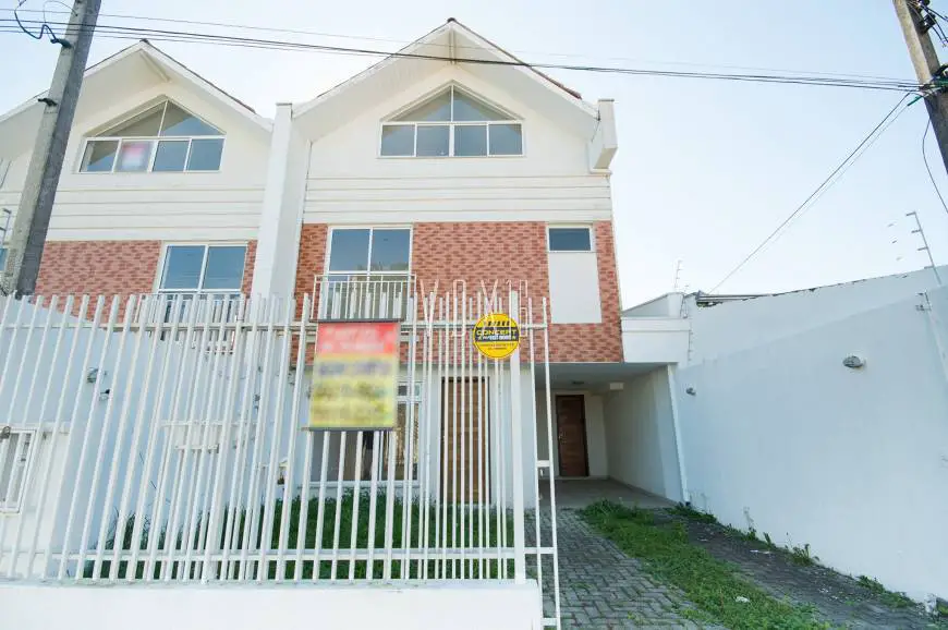 Foto 1 de Sobrado com 3 Quartos à venda, 132m² em Uberaba, Curitiba