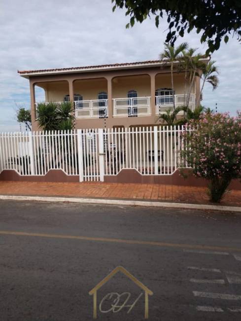 Foto 1 de Sobrado com 4 Quartos para alugar, 366m² em Jardim Mariana, Cuiabá