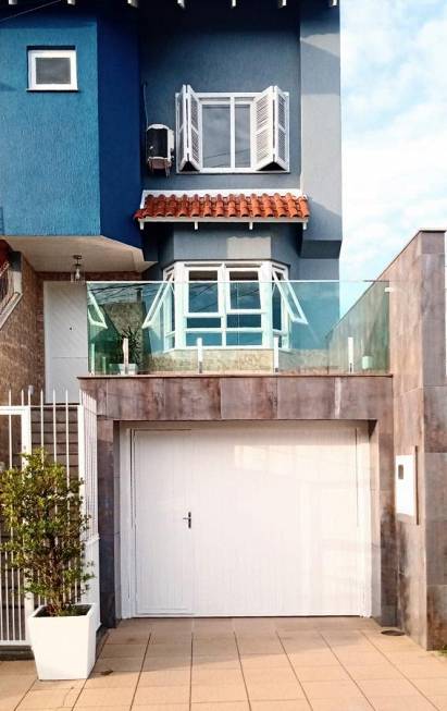Foto 2 de Sobrado com 4 Quartos à venda, 250m² em Verdes Campos, Porto Alegre