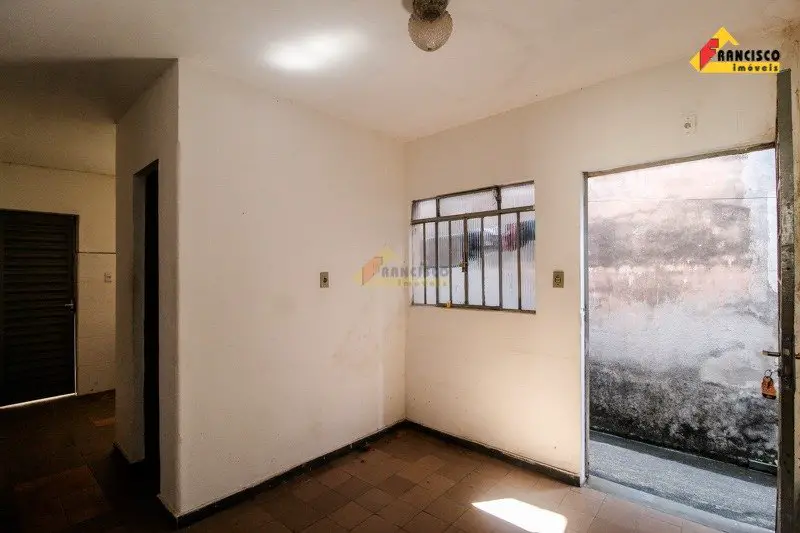 Foto 1 de Casa com 2 Quartos para alugar, 56m² em Centro, Divinópolis