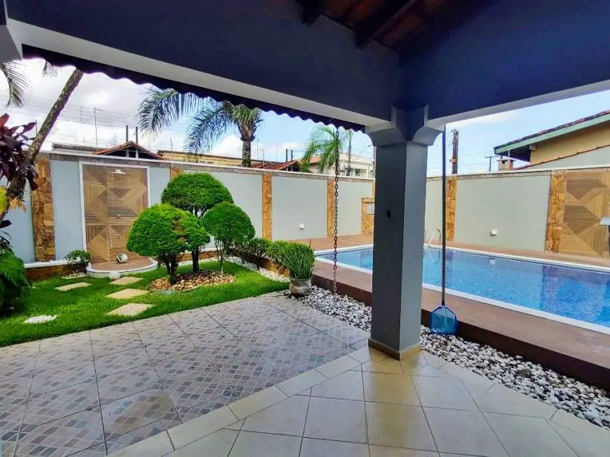 Foto 3 de Casa com 3 Quartos à venda, 250m² em Vila Caicara, Praia Grande