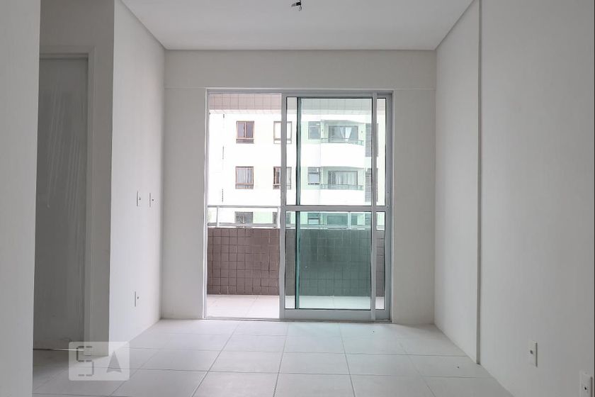 Foto 1 de Apartamento com 2 Quartos para alugar, 65m² em Madalena, Recife