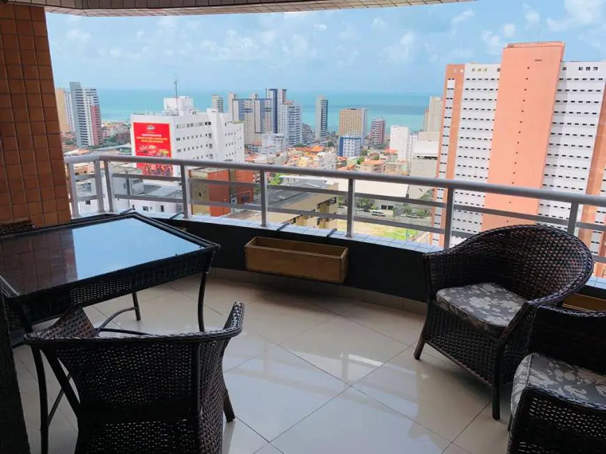 Foto 1 de Apartamento com 2 Quartos para alugar, 82m² em Meireles, Fortaleza