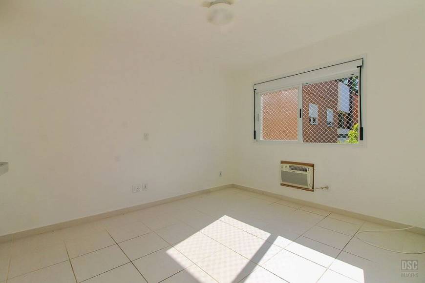 Foto 1 de Apartamento com 3 Quartos à venda, 67m² em Guarujá, Porto Alegre