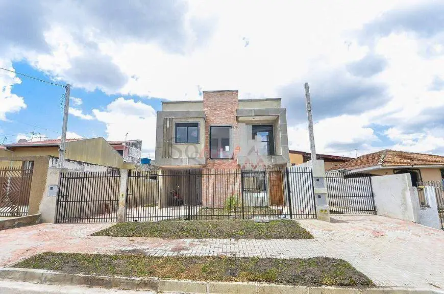 Foto 1 de Sobrado com 3 Quartos à venda, 106m² em Pinheirinho, Curitiba