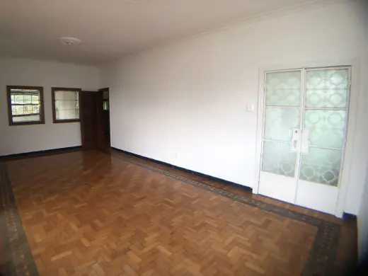 Foto 1 de Sobrado com 3 Quartos para alugar, 190m² em Santa Tereza, Belo Horizonte