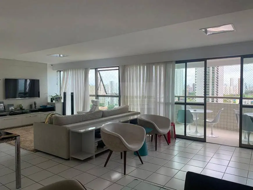 Foto 1 de Apartamento com 4 Quartos à venda, 178m² em Casa Forte, Recife