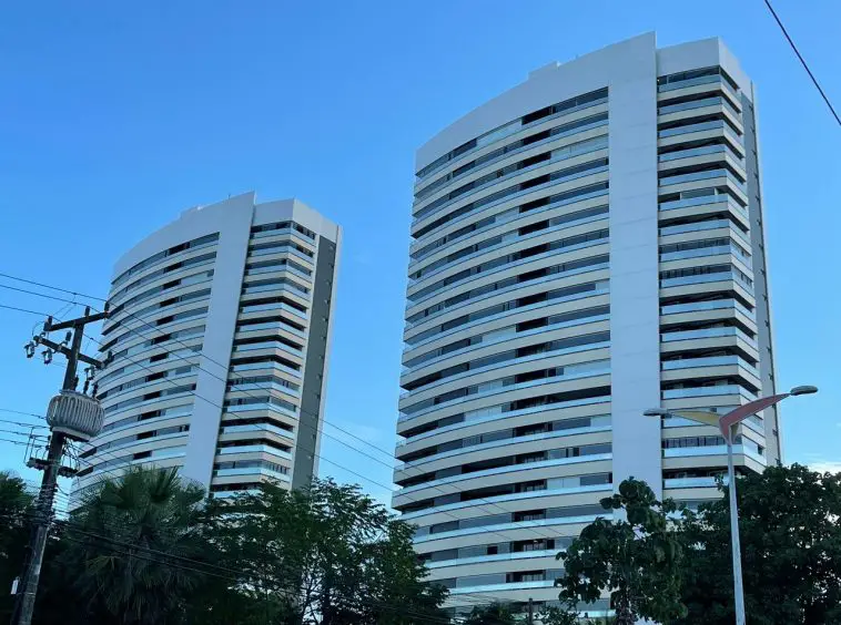Foto 1 de Apartamento com 4 Quartos à venda, 274m² em Guararapes, Fortaleza