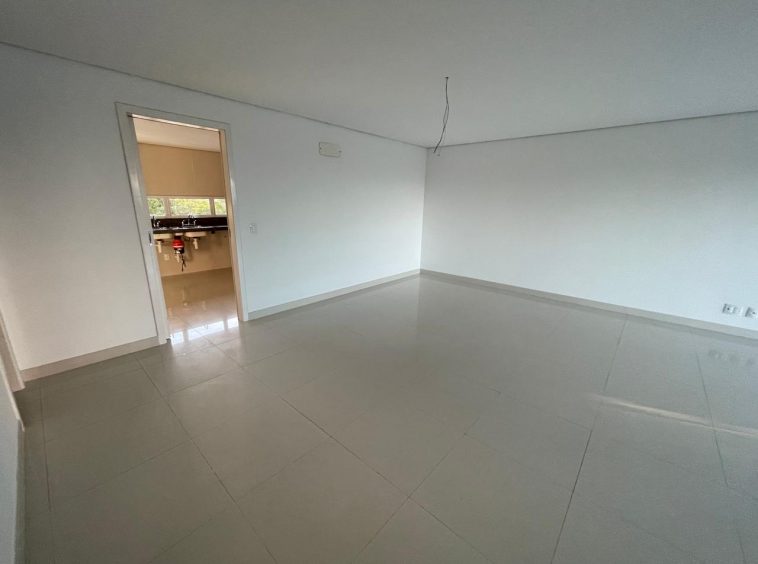 Foto 5 de Apartamento com 4 Quartos à venda, 274m² em Guararapes, Fortaleza