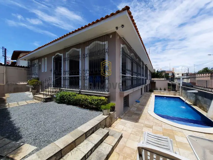 Foto 1 de Casa com 4 Quartos à venda, 500m² em Farol, Maceió