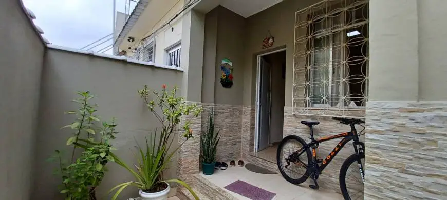 Foto 1 de Casa com 4 Quartos à venda, 200m² em  Vila Valqueire, Rio de Janeiro