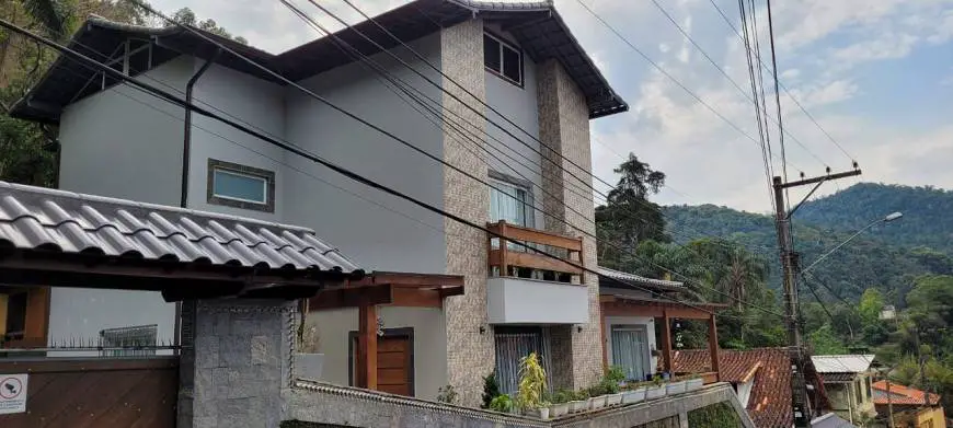 Foto 1 de Casa com 5 Quartos à venda, 392m² em Bingen, Petrópolis