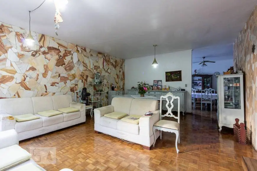 Foto 3 de Casa com 7 Quartos para alugar, 350m² em Chácara das Pedras, Porto Alegre