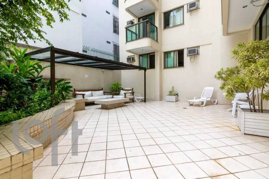 Foto 5 de Apartamento com 2 Quartos à venda, 60m² em Lagoa, Rio de Janeiro