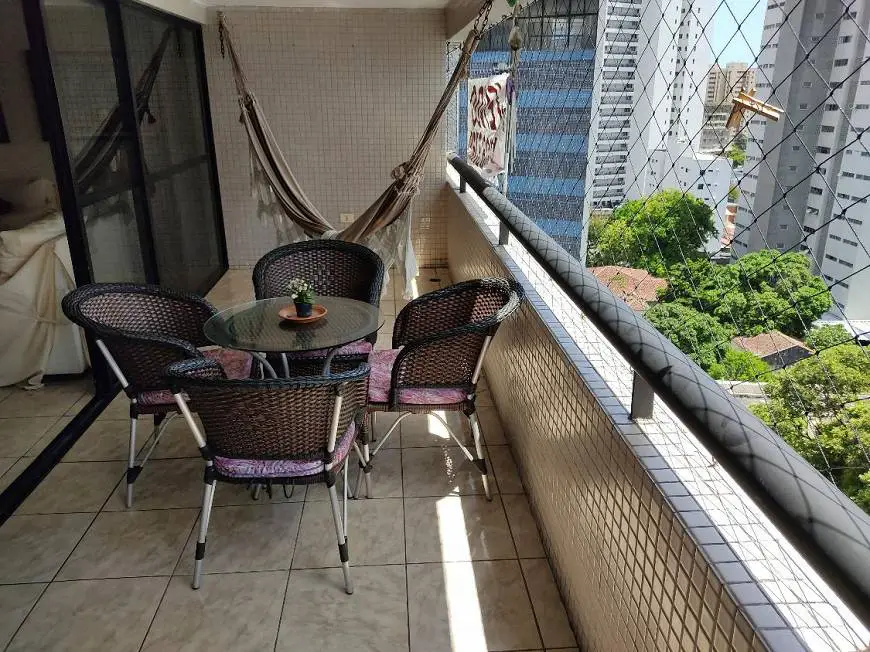 Foto 1 de Apartamento com 4 Quartos à venda, 155m² em Casa Amarela, Recife